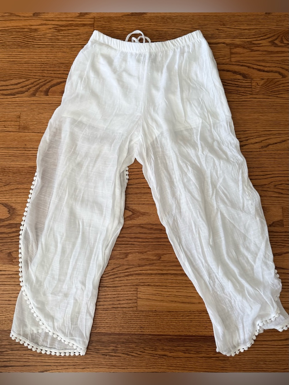 BCX Women's White Wide-Leg Cropped Flowy Pants L Pom-Pom Trim Pants
